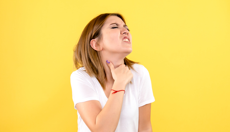 Schmerzen beim Schlucken? Diese Hausmittel und Medikamente helfen